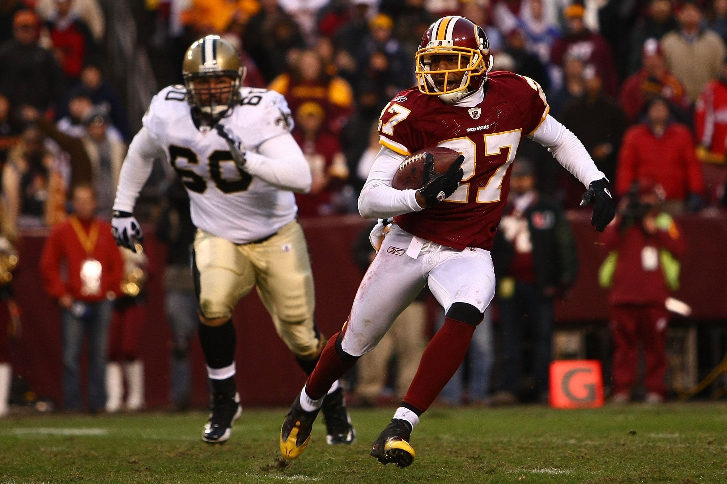 LANDOVER, MD - DECEMBER 06: Fred Smoot #27 of the Washington Redskins makes a break past Nick Leckey #60 of the New Orleans Saints on December 6, 2009 at FedExField in Landover, Maryland. (Photo by Chris McGrath/Getty Images)